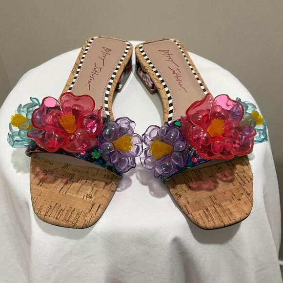 BETSEY JOHNSON multi-color Brice Floral Sandal Flats NWOB Size 6.5 - Picture 1 of 7